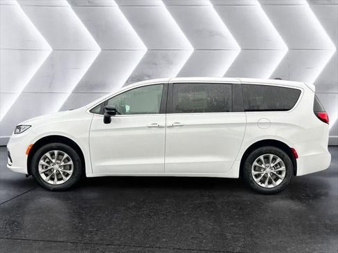 New 2026 Chrysler Pacifica Select image 19