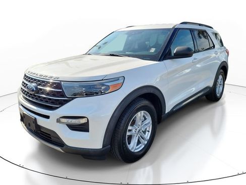 Used 2020 Ford Explorer XLT w/ Equipment Group 202A RWD image 4