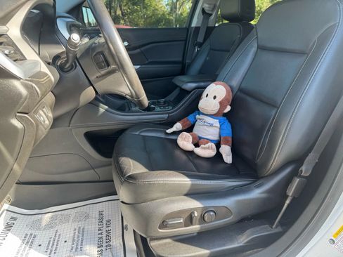 Used 2020 GMC Acadia SLT FWD image 19