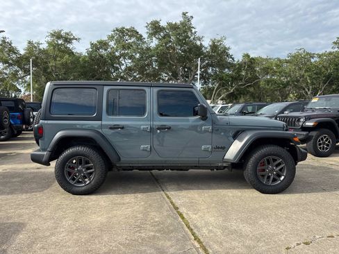 Used 2024 Jeep Wrangler Unlimited Sport AWD/4WD image 2