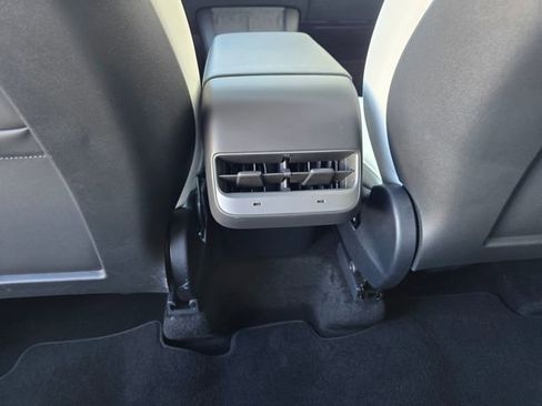 Used 2025 Tesla Model Y Long Range image 34