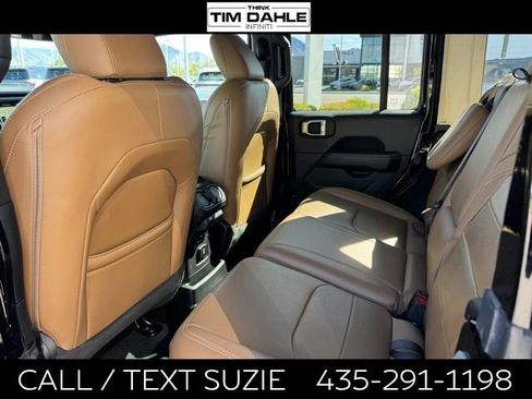 Used 2022 Jeep Wrangler Unlimited Sahara w/ Cold Weather Group AWD/4WD image 15