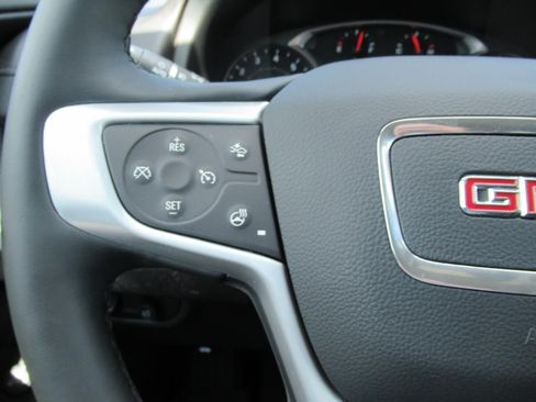 Used 2024 GMC Terrain SLT w/ Tech Package FWD image 21