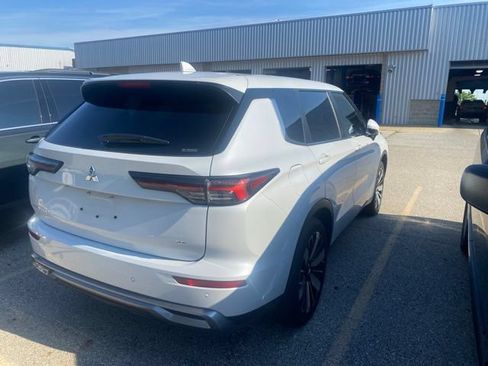 Used 2025 Mitsubishi Outlander SE AWD/4WD image 5