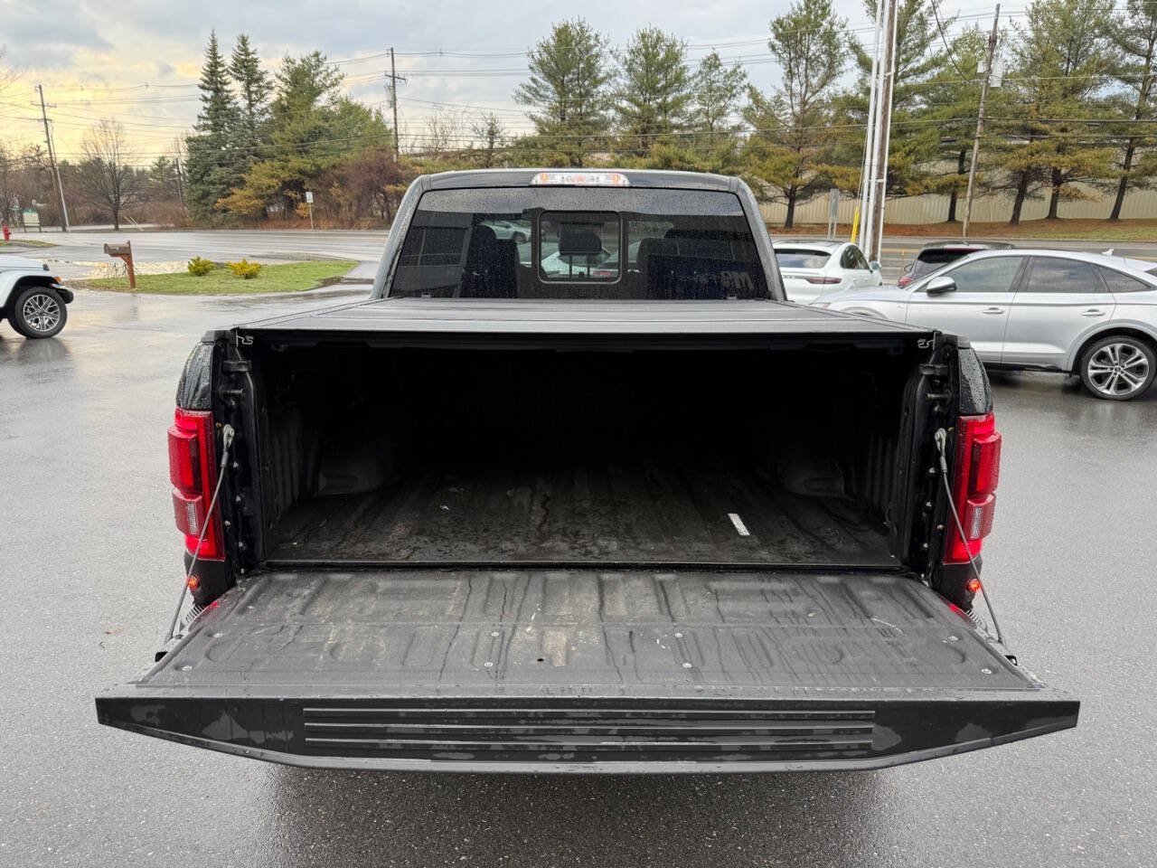 Used 2017 Ford F150 Raptor w/ Equipment Group 802A Luxury AWD/4WD image 18