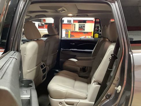 Used 2017 Honda Pilot Elite image 6