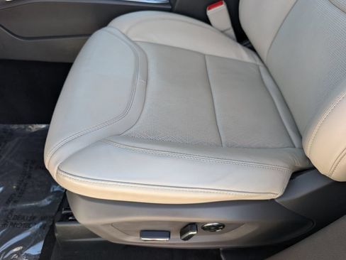 Used 2020 Ford Explorer Platinum w/ Premium Technology Package AWD/4WD image 15
