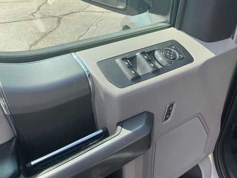 Used 2020 Ford F150 XLT w/ Equipment Group 302A Luxury AWD/4WD image 16