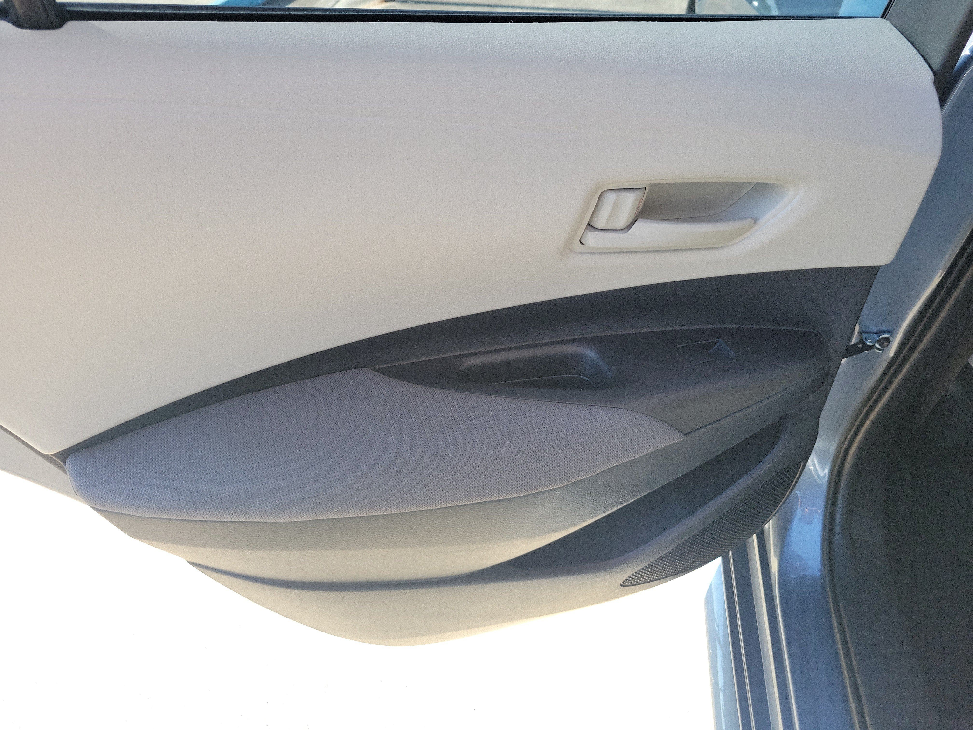 Used 2025 Toyota Corolla LE FWD image 12