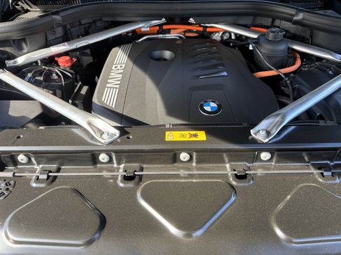 Used 2026 BMW X5 xDrive50e w/ M Sport Package image 36