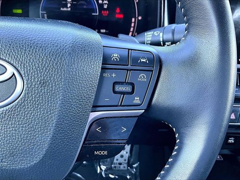 Used 2025 Toyota Camry SE image 18