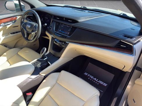 Used 2017 Cadillac XT5 Premium Luxury FWD image 25
