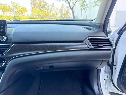 Used 2021 Honda Accord EX image 17