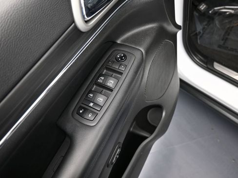 Used 2021 Jeep Grand Cherokee Limited image 14