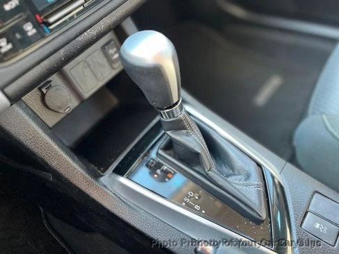 Used 2018 Toyota Corolla LE FWD image 33