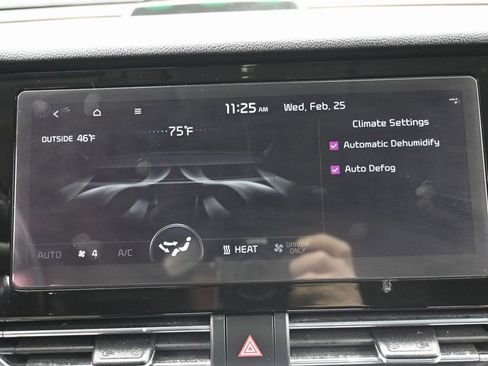 Used 2020 Kia Niro EX Premium image 29