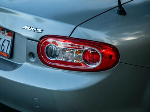 Used 2012 MAZDA MX-5 Miata Grand Touring w/ Premium Pkg image 11