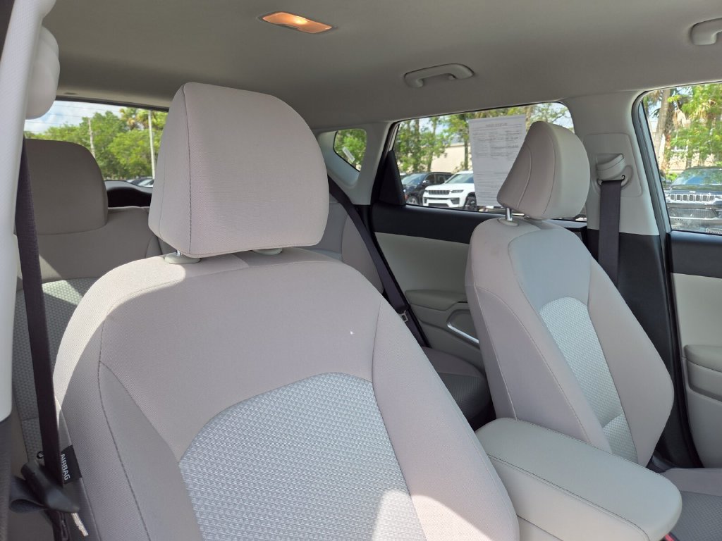 Used 2025 Kia Soul LX w/ LX Technology Package FWD image 16