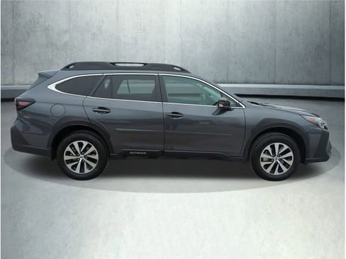 Used 2025 Subaru Outback Premium image 6