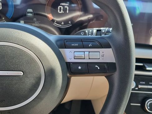 Certified 2025 Hyundai Tucson SE image 6