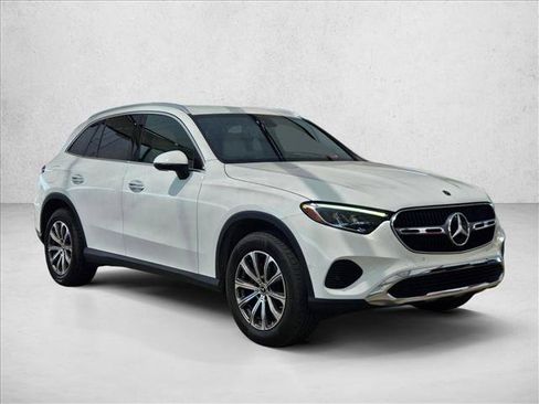 Used 2024 Mercedes-Benz GLC 300 4MATIC image 3