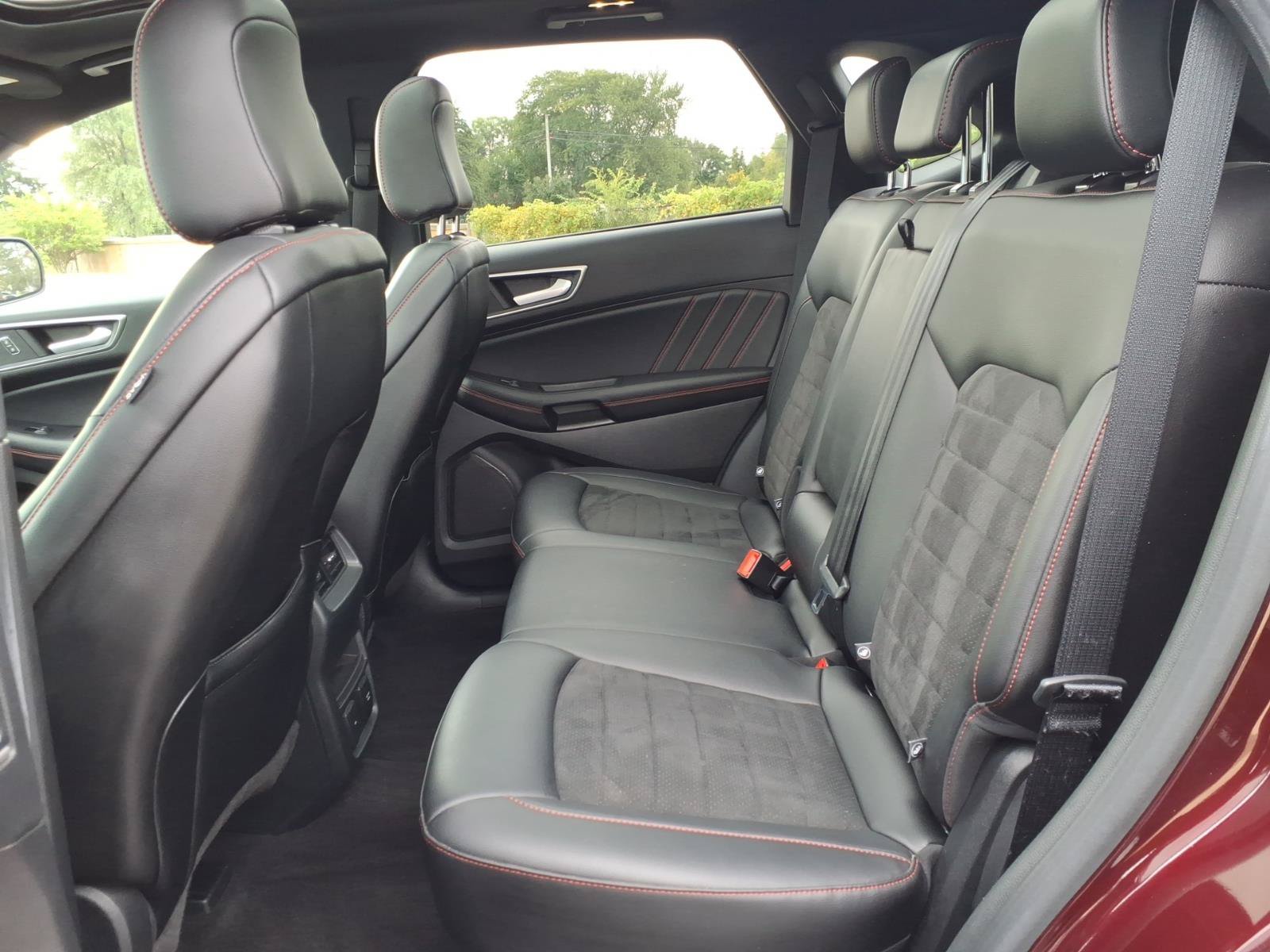 Used 2020 Ford Edge ST-Line w/ Cold Weather Package AWD/4WD image 8