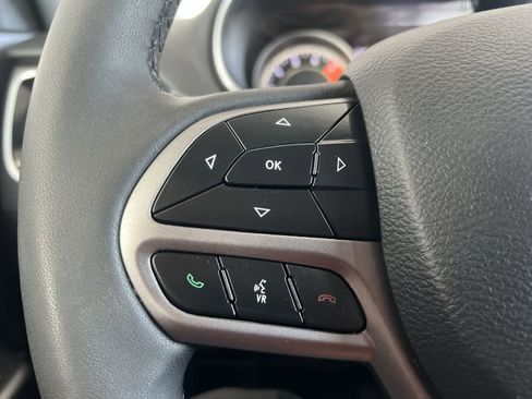 Used 2022 Jeep Cherokee Limited image 24