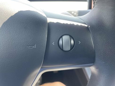 Used 2021 Tesla Model Y Long Range AWD/4WD image 22