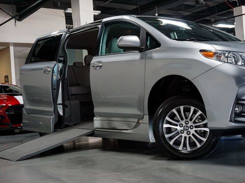 Used 2019 Toyota Sienna XLE Premium FWD image 91