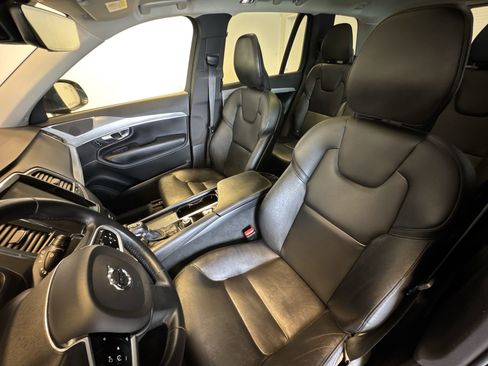 Used 2022 Volvo XC90 T5 Momentum image 11