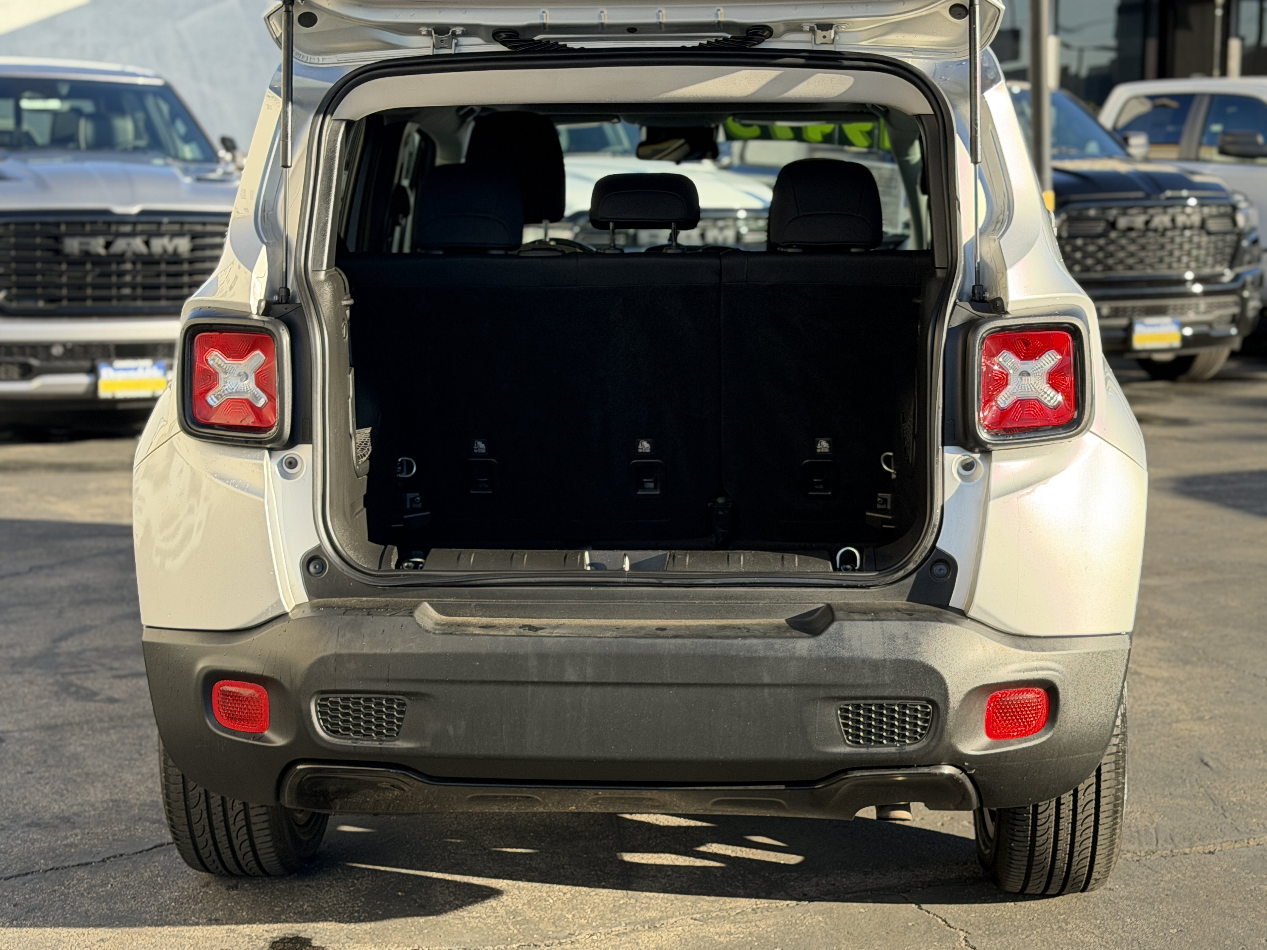 Certified 2019 Jeep Renegade Altitude w/ Quick Order Package 22M FWD image 11