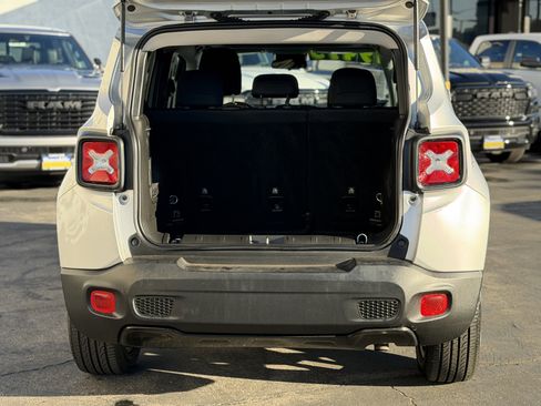 Certified 2019 Jeep Renegade Altitude w/ Quick Order Package 22M image 11