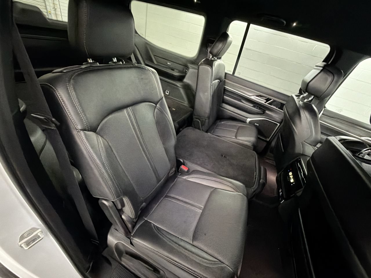 Used 2024 Jeep Wagoneer Series II w/ Flexible Seating Group RWD image 25