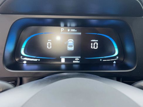 Certified 2025 Hyundai Elantra Sport image 10