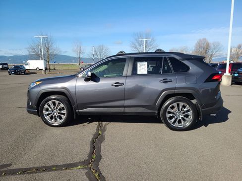 Used 2019 Toyota RAV4 XLE Premium w/ Advanced Technology Package image 11