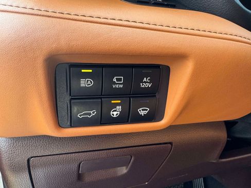 Used 2021 Toyota Highlander Platinum image 28