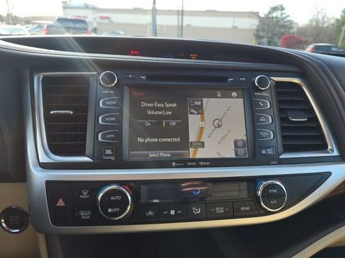 Used 2019 Toyota Highlander Limited image 18