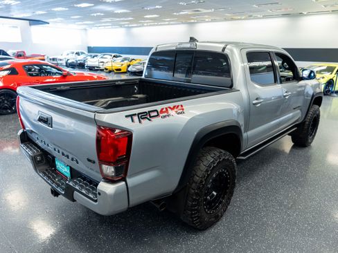 Used 2019 Toyota Tacoma TRD Off-Road AWD/4WD image 6