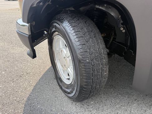 Used 2005 Chevrolet Colorado LS RWD image 23