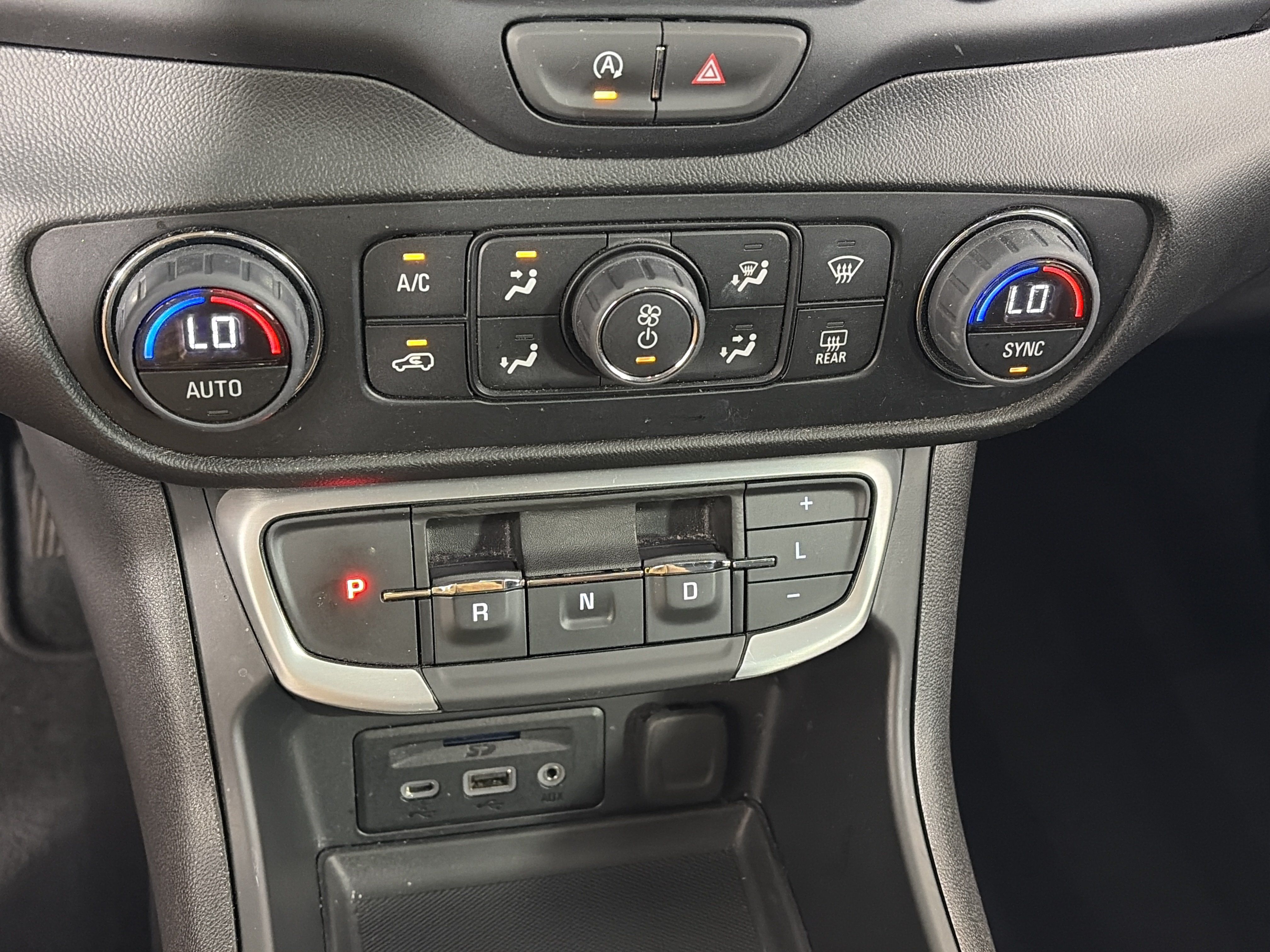 Certified 2024 GMC Terrain SLT AWD/4WD image 24