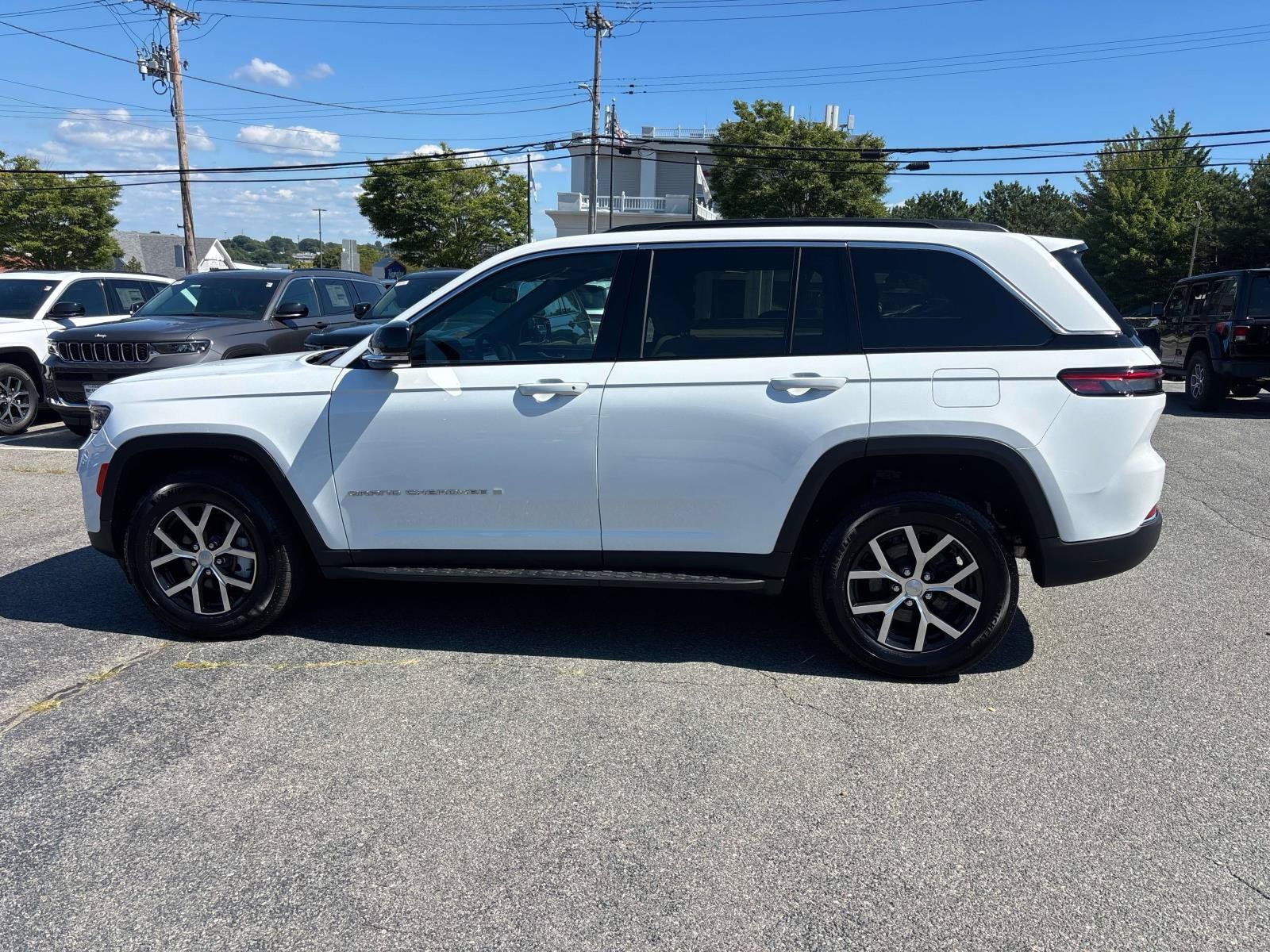 Certified 2024 Jeep Grand Cherokee Limited AWD/4WD image 6