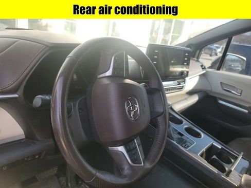 Used 2021 Toyota Sienna Platinum image 16