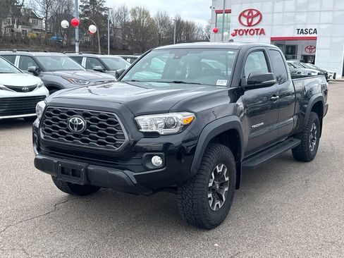 Used 2020 Toyota Tacoma TRD Off-Road w/ Technology Package image 3