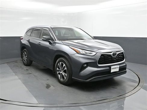 Used 2020 Toyota Highlander XLE image 20