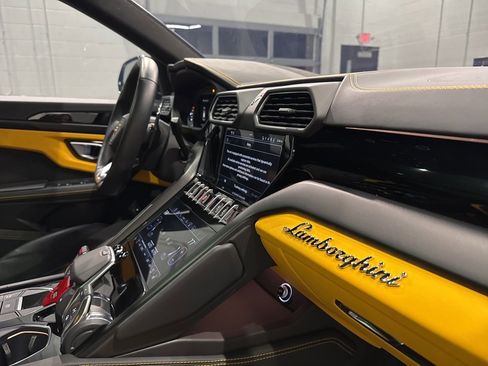 Used 2024 Lamborghini Urus S image 65