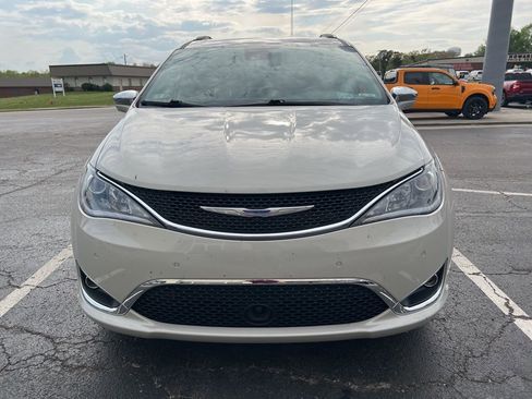Used 2019 Chrysler Pacifica Limited image 6