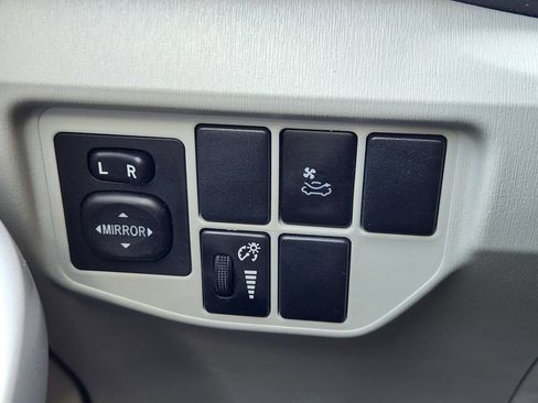 Used 2012 Toyota Prius Three w/ Solar Roof Pkg FWD image 23
