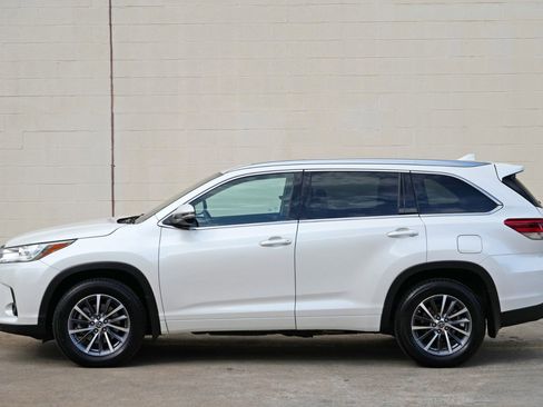 Used 2018 Toyota Highlander XLE FWD image 48