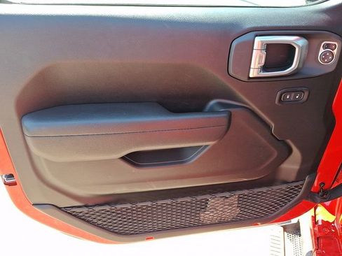 Used 2024 Jeep Wrangler Unlimited AWD/4WD image 9