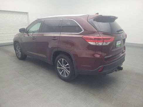 Used 2019 Toyota Highlander XLE image 3